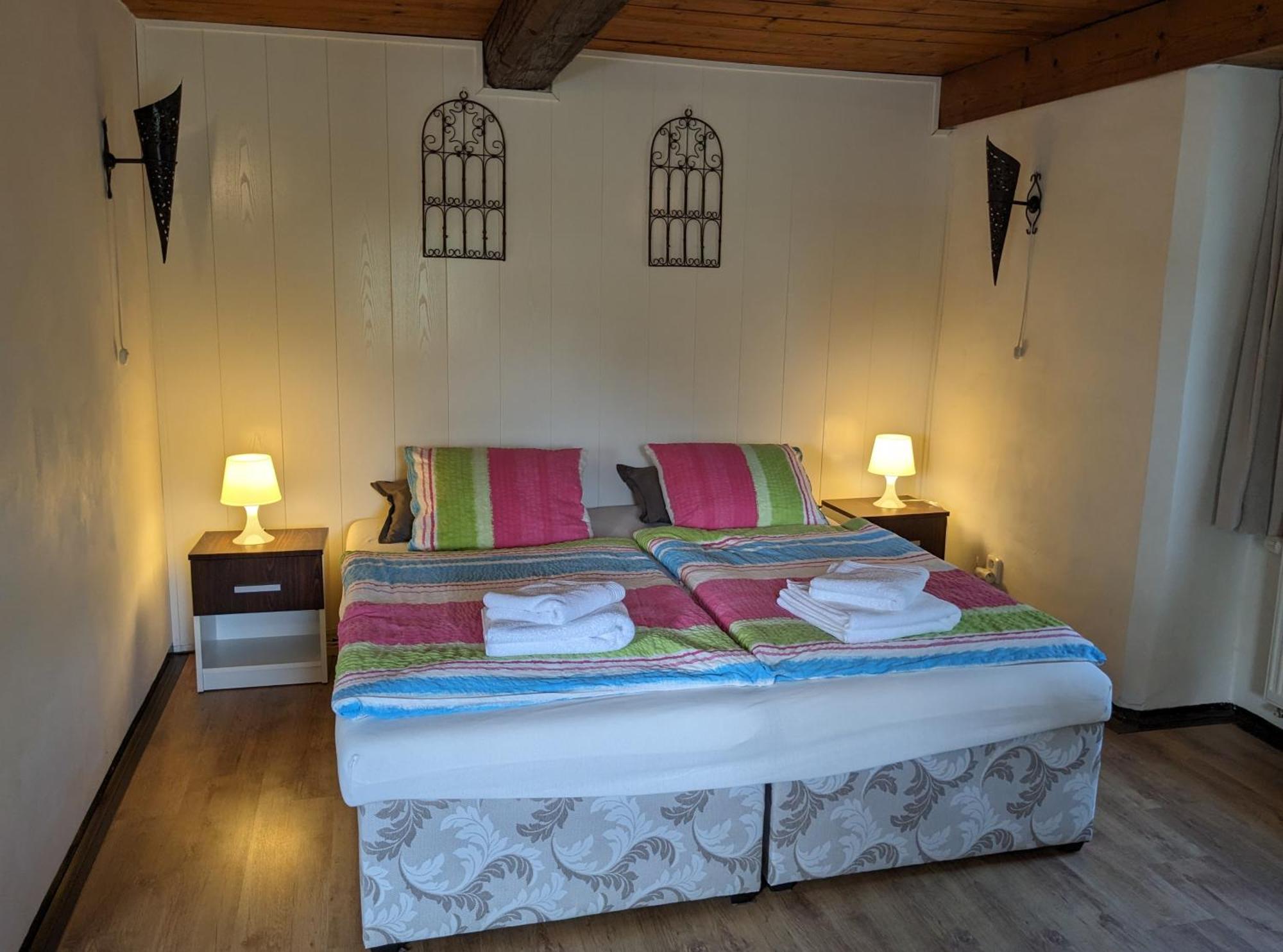 Bed And Breakfast Tvrz Velká Bukovina Kültér fotó