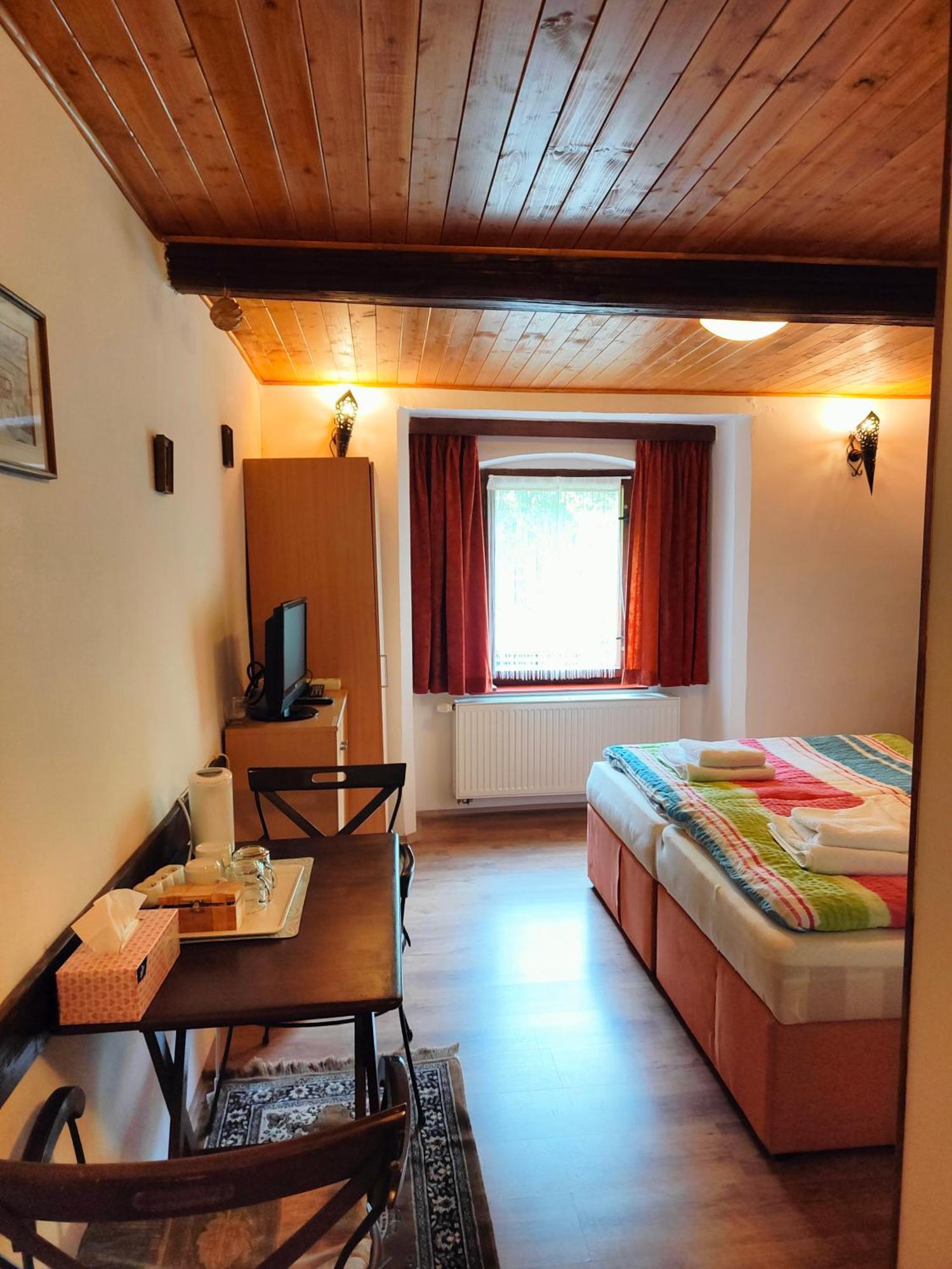 Bed And Breakfast Tvrz Velká Bukovina Kültér fotó
