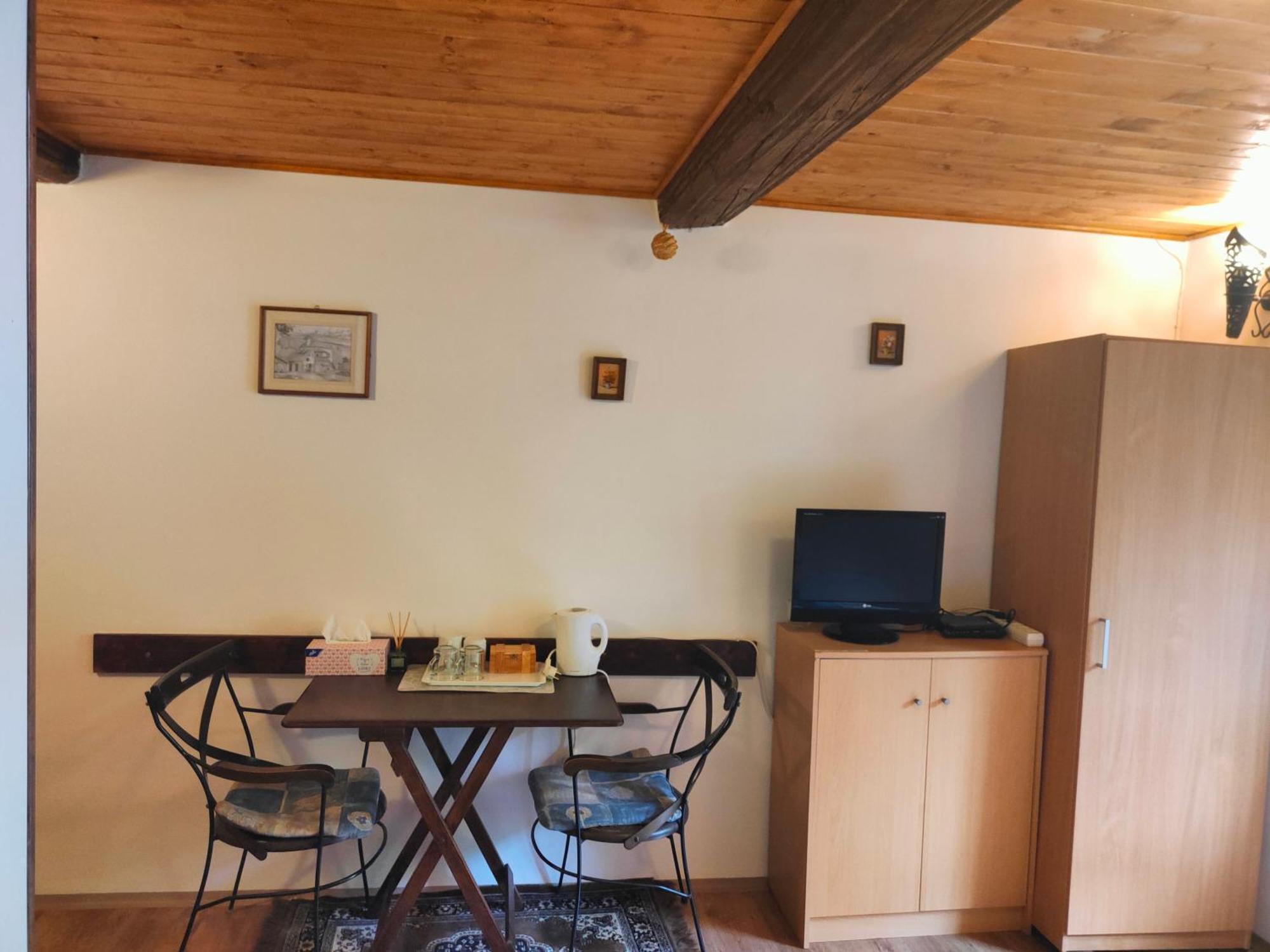 Bed And Breakfast Tvrz Velká Bukovina Kültér fotó